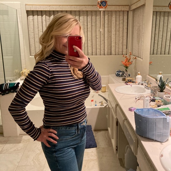 Striped turtleneck sweater. Size small - Picture 8 of 8